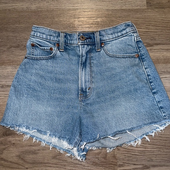 Abercrombie 90s Cut Off Shorts - Picture 3 of 6